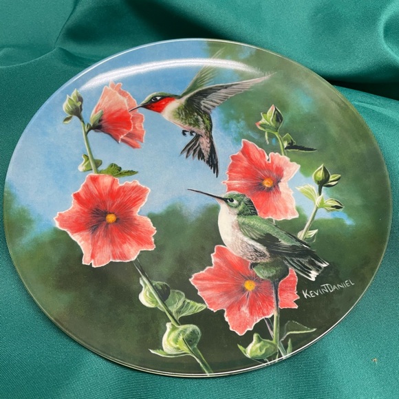 Knowles Ceramic Plate with Hummingbirds and Red Flowers - Picture 1 of 10